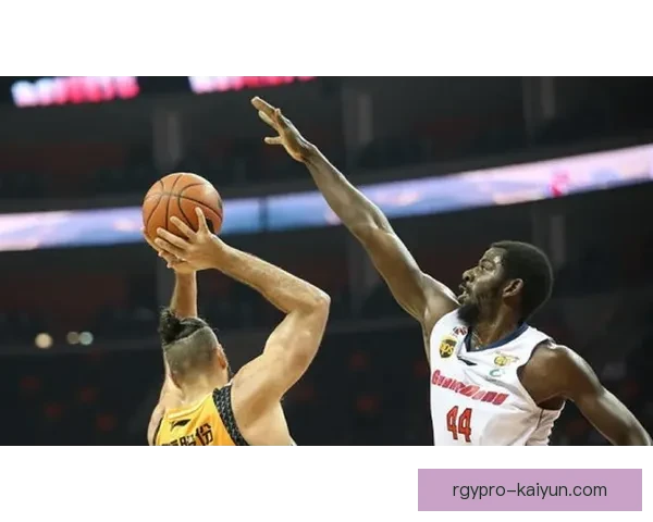 赖斯中场硬度分析显示其在比赛中的强大控制力与防守积极性。