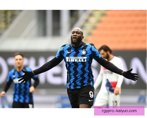 足球比赛期间球迷感受分析与现场氛围描绘